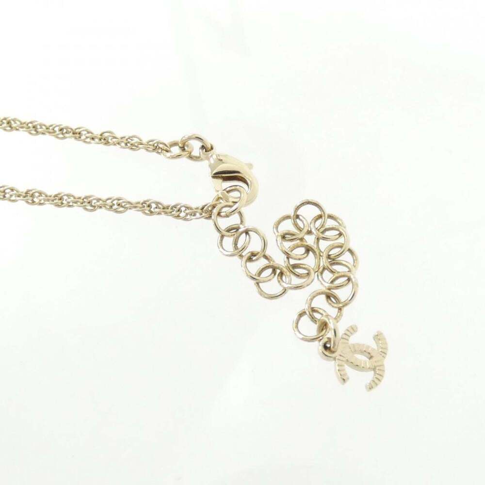 CHANEL Authentic White Necklace - Picture 4 of 5